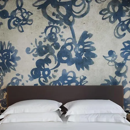 Crystal Hotel 4*