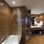 Crystal 4*